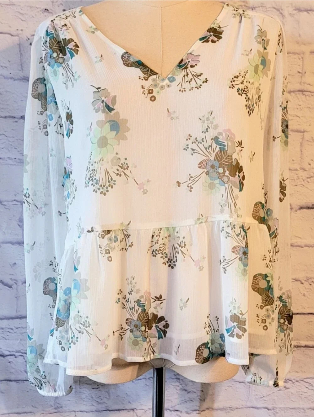LOFT Romantic Blouse V Neck Floral Chiffon Feminine Peplum Blouse Size XS White